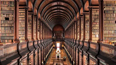 春晚九冠王46岁艺人辉煌落幕，22年声誉瞬间崩塌，网络热议如潮