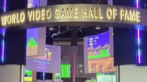 苏牙半场冲突引热议，梅西介入与裁判交涉😤